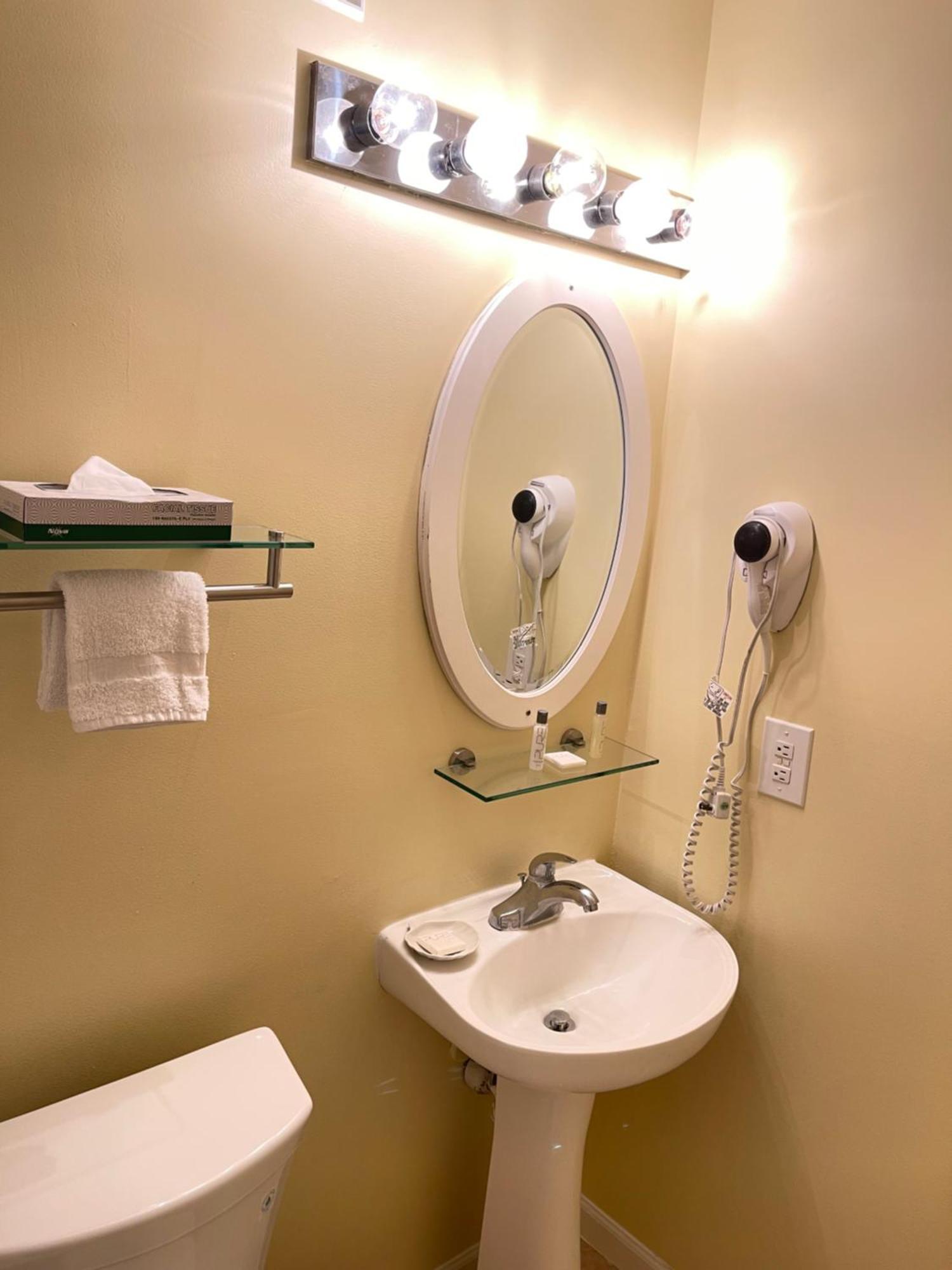Casablanca Oceanside Inn Ocean City Room photo